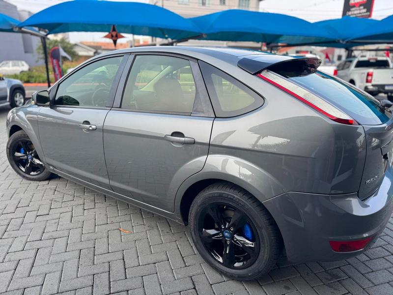 Ford Focus Sedan 2.0 16V 2.0 16V Flex 4P Aut. - foto 4