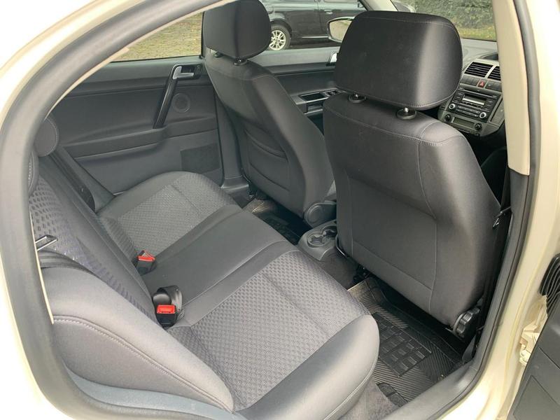Volkswagen Polo Sedan 1.6 Comfor - foto 19