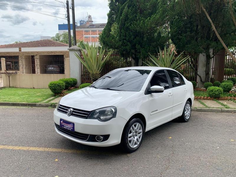 Volkswagen Polo Sedan 2014 à venda