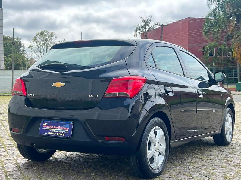 Chevrolet Onix 14mt LT - foto 6