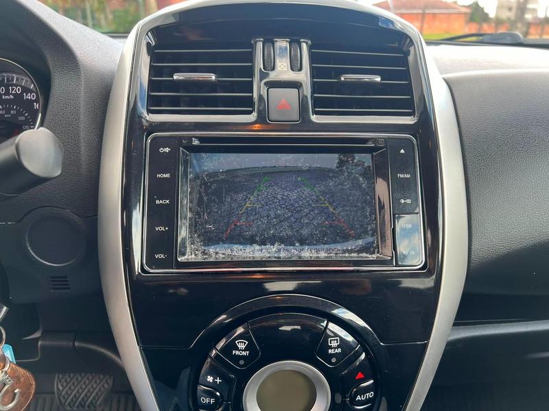 Nissan Versa 16sl CVT - foto 15