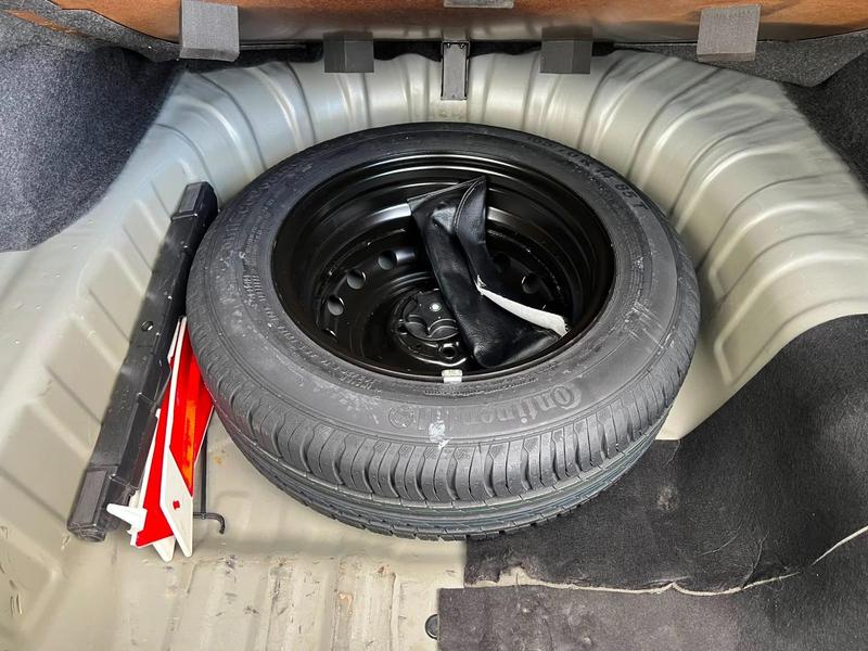 Nissan Versa 16sl CVT - foto 9