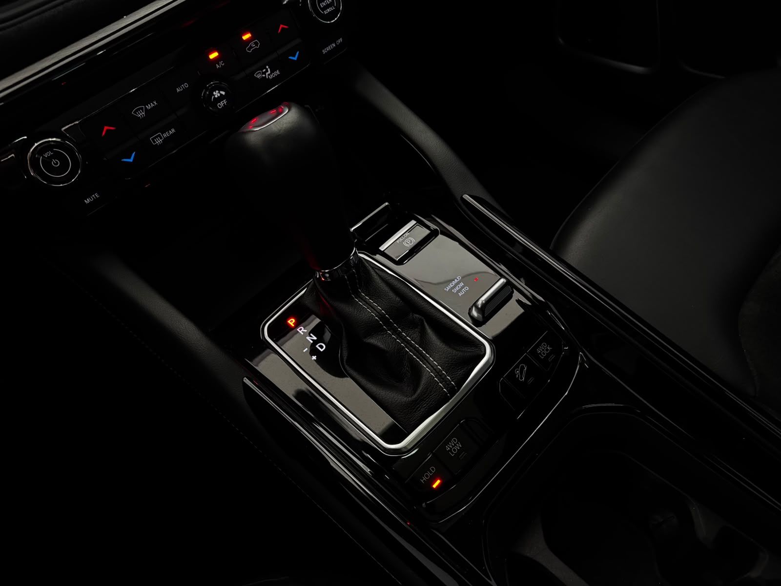 Jeep Commander Blackhawk 2025