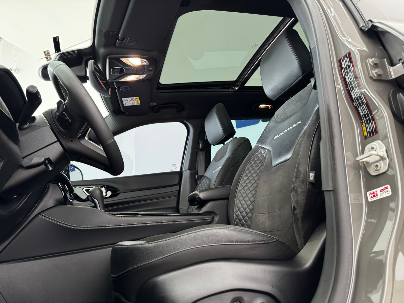 Jeep Commander Blackhawk 2025