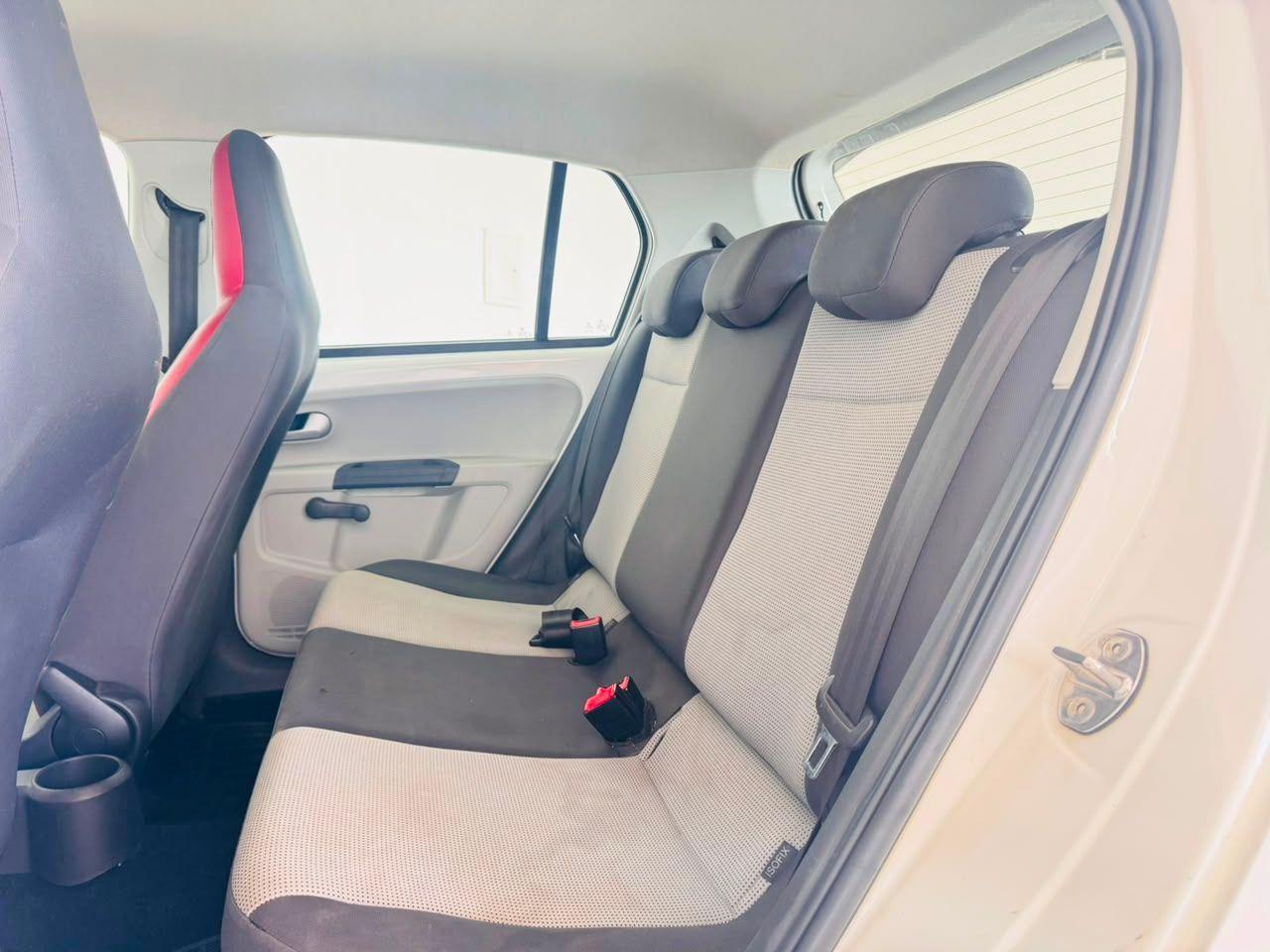 Volkswagen Up High Ma 2015