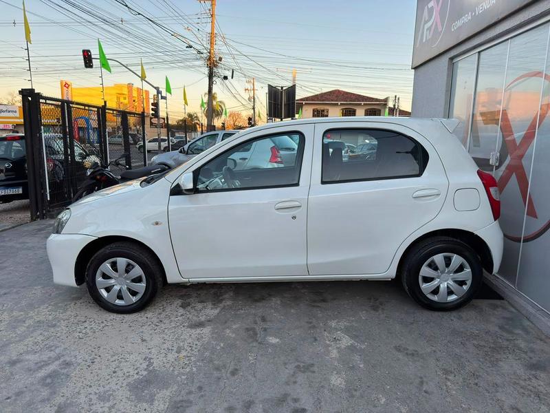 Toyota Etios Hb X - foto 3