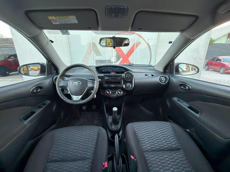 Toyota Etios Hb X - foto 11