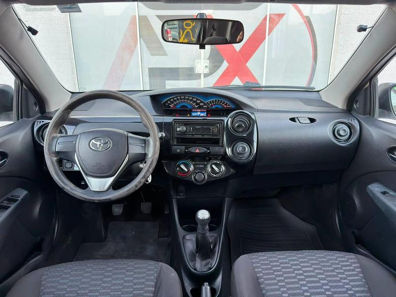 Toyota Etios Hb X - foto 12