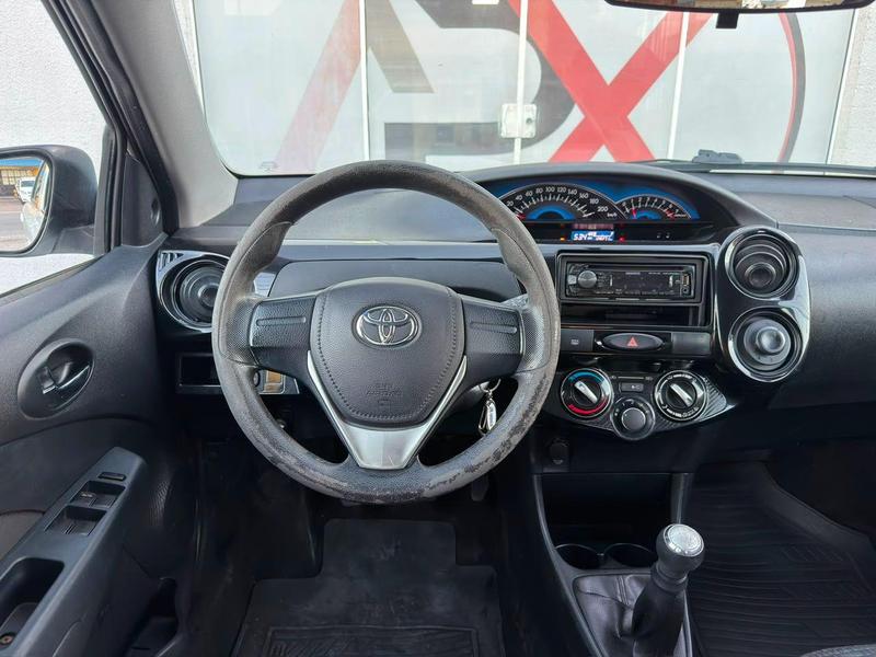Toyota Etios Hb X - foto 13