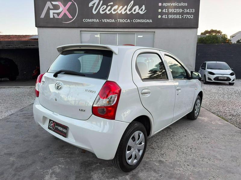 Toyota Etios Hb X - foto 8
