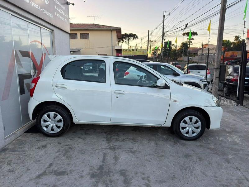 Toyota Etios Hb X - foto 5