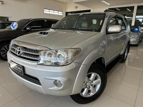 TOYOTA HILUXSW4 SRV4X4