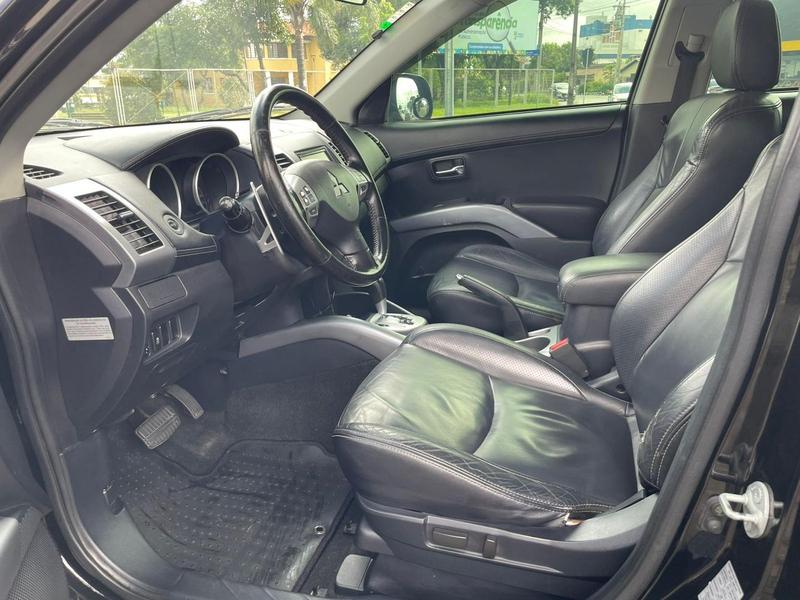 Mitsubishi Outlander 3.0 V6 - foto 8