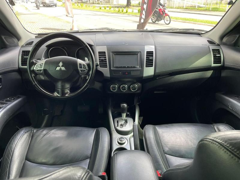 Mitsubishi Outlander 3.0 V6 - foto 9