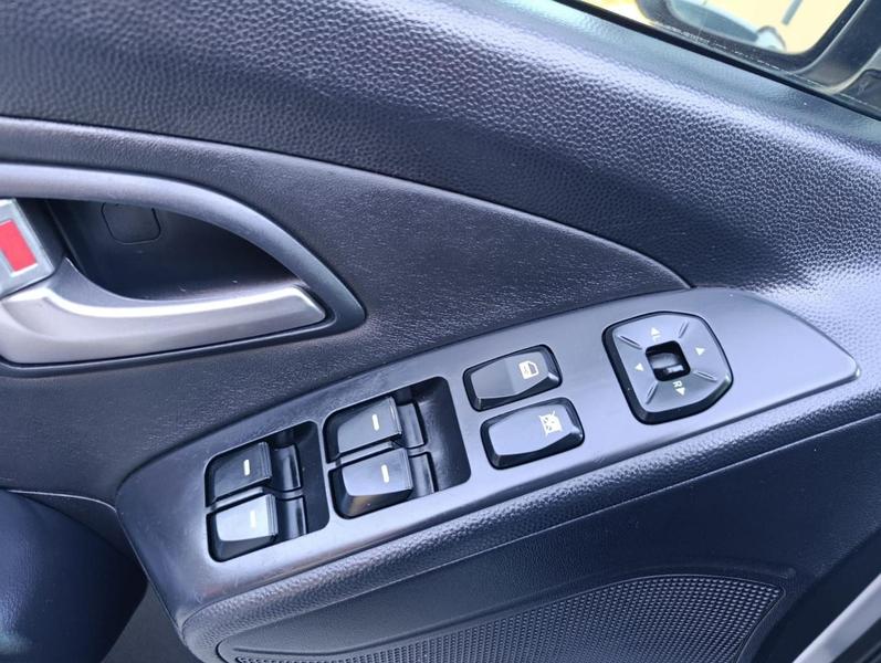 Hyundai ix35 2.0 - foto 11