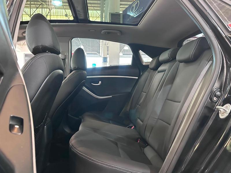 Hyundai i30 1.8 - foto 12