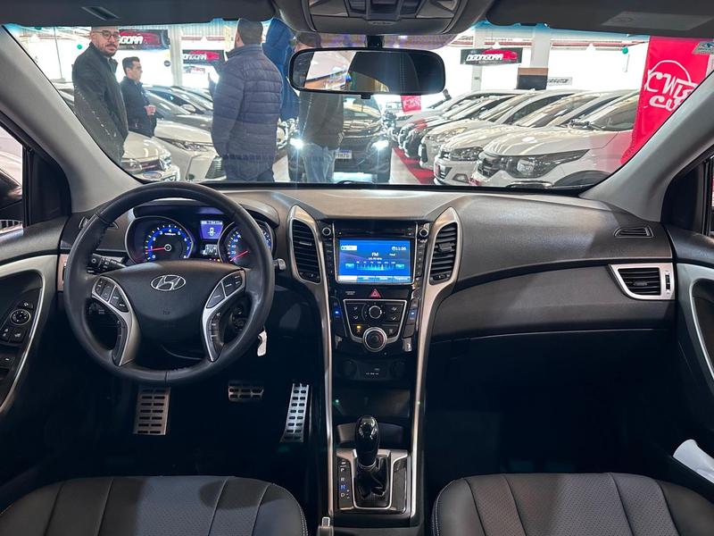 Hyundai i30 1.8 - foto 8