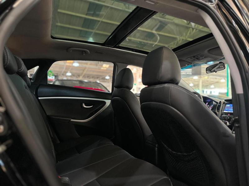Hyundai i30 1.8 - foto 14