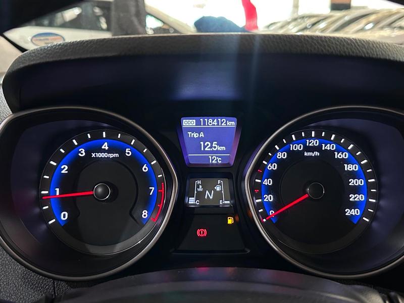 Hyundai i30 1.8 - foto 11
