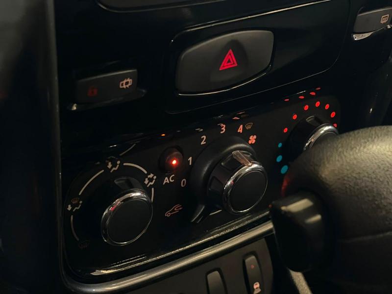 Renault Duster 2.0 D 4x2a - foto 14