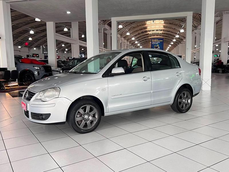 Volkswagen Polo Sedan 2.0 Comfor - foto 2