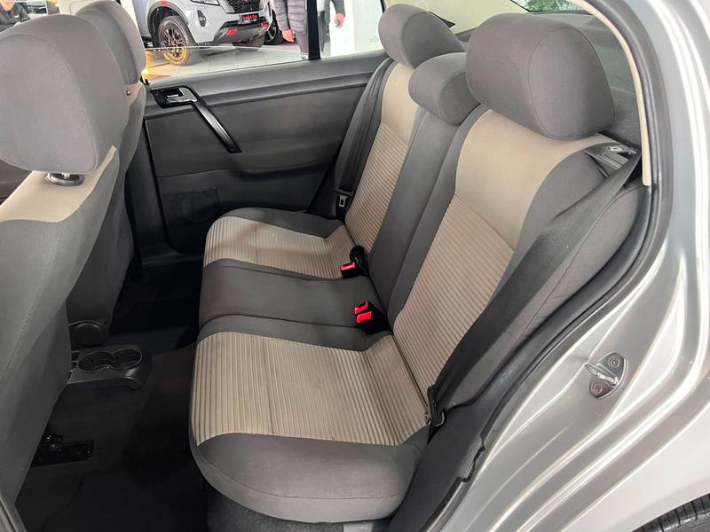 Volkswagen Polo Sedan 2.0 Comfor - foto 14