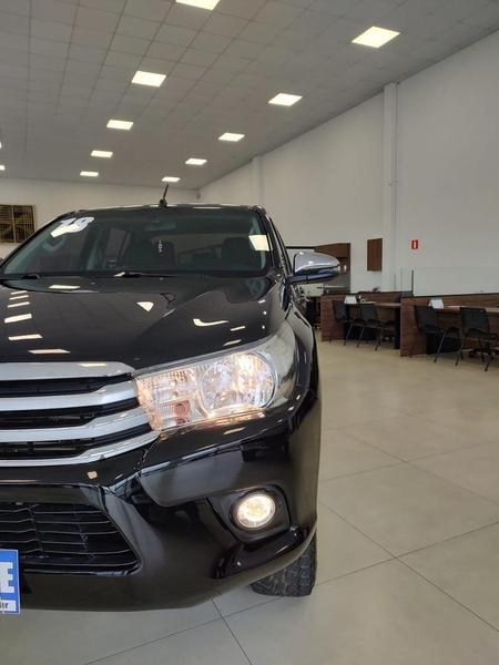 Toyota Hilux Cd Srx 4X4 2.8 TDI 16V Diesel Aut. - foto 4