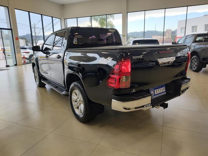 Toyota Hilux Cd Srx 4X4 2.8 TDI 16V Diesel Aut. - foto 8