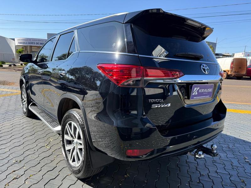 Toyota SW4 Srx 4X4 2.8 TDI 16V Dies. Aut. - foto 6