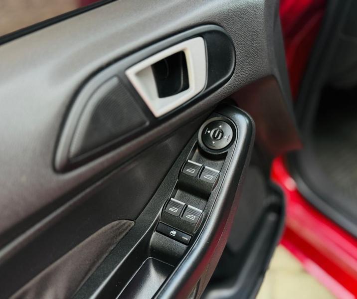 Ford Fiesta 16se - foto 4