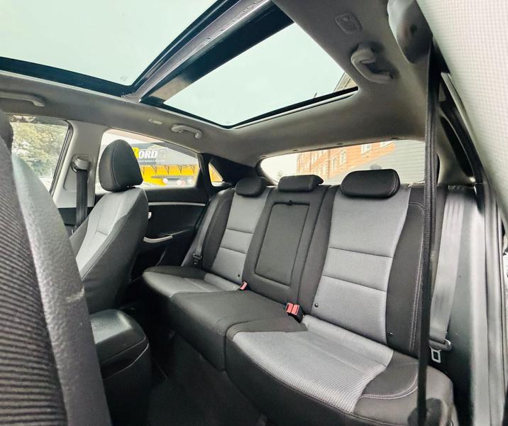 Hyundai i30 1.8 - foto 7