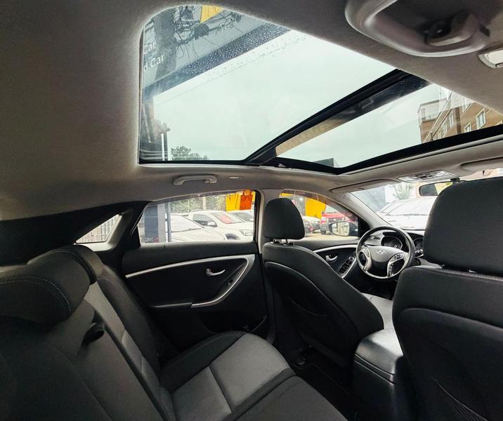 Hyundai i30 1.8 - foto 8
