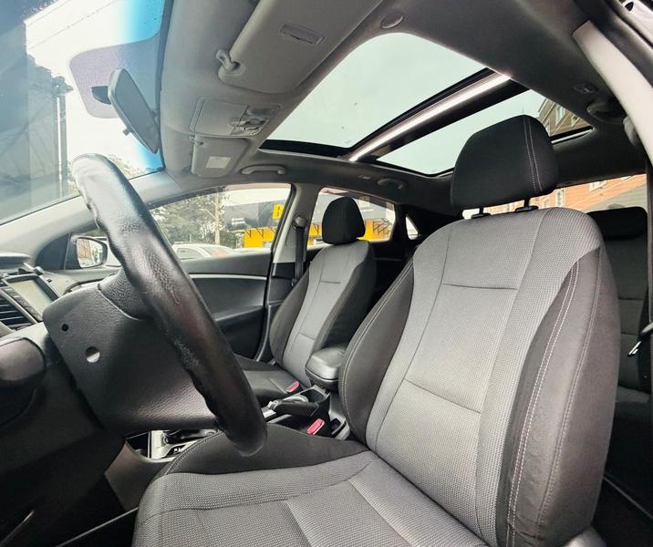 Hyundai i30 1.8 - foto 6