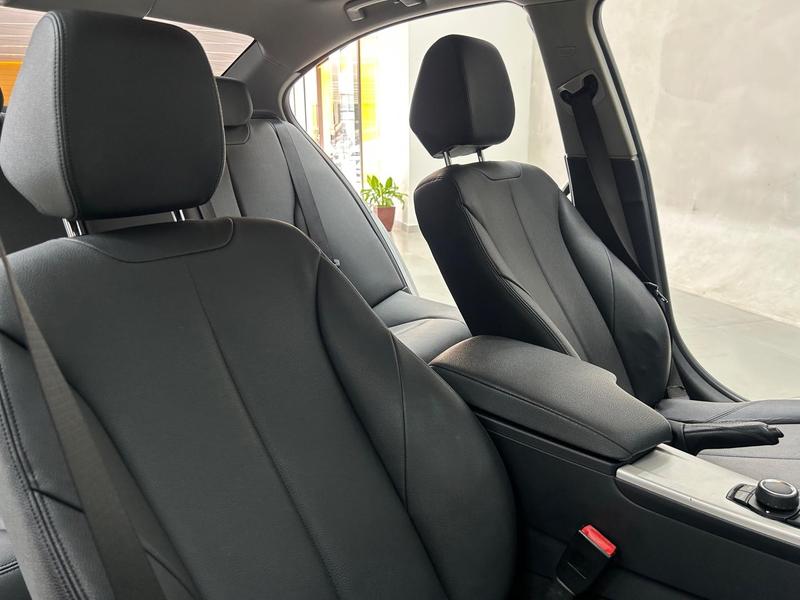 BMW 320i Active Flex - foto 9