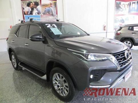 TOYOTA Hilux SW4 SRX 4x4 2.8 TDI 16V Dies. Aut.7Lug