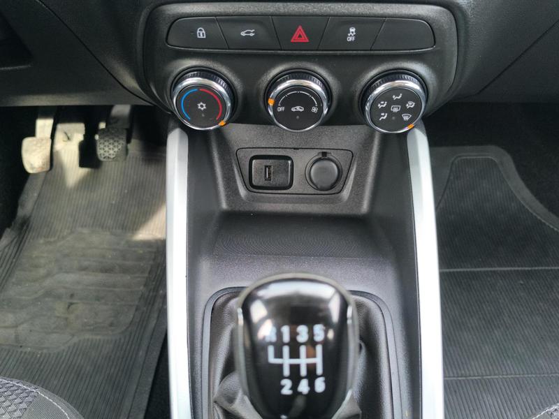 Chevrolet Onix Plus 10mt - foto 11