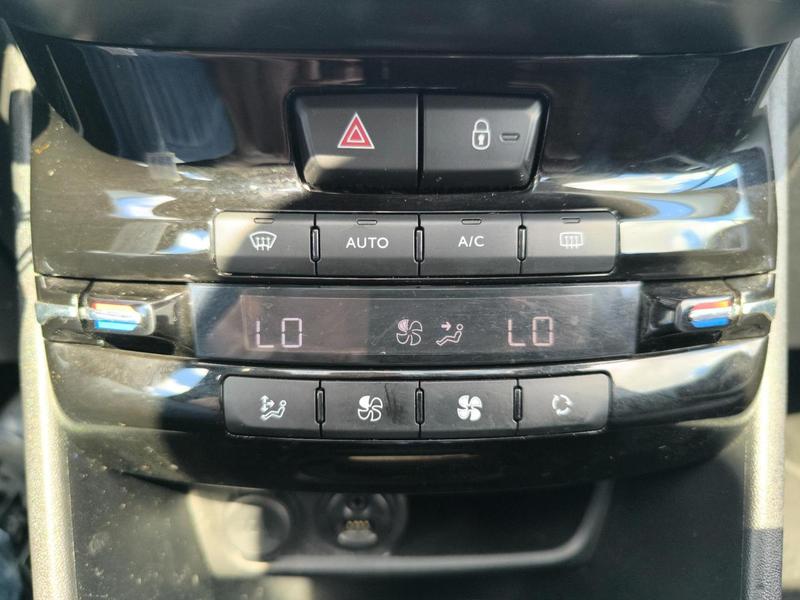 Peugeot 208 Griffe A - foto 15