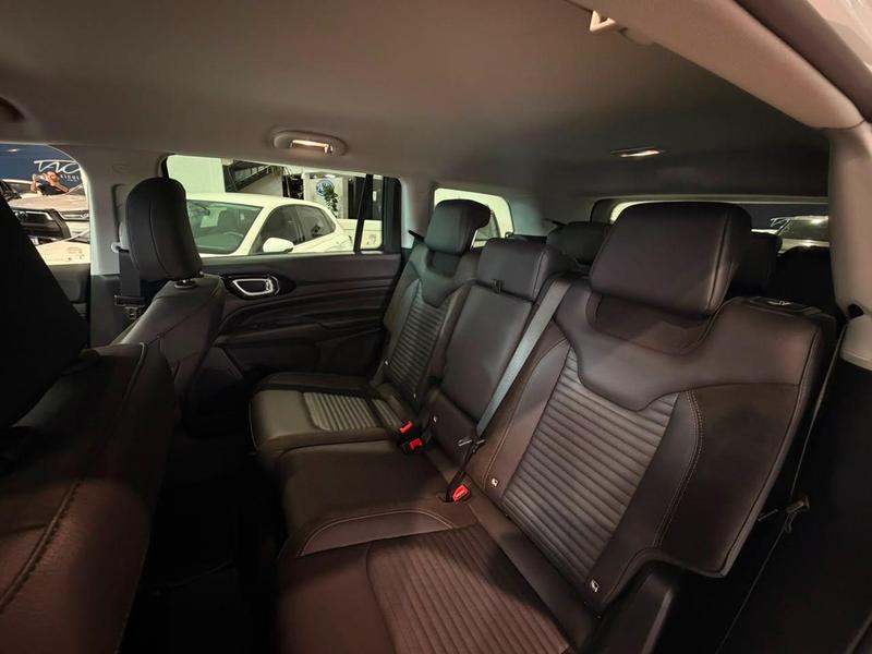Jeep Commander Lim T - foto 16