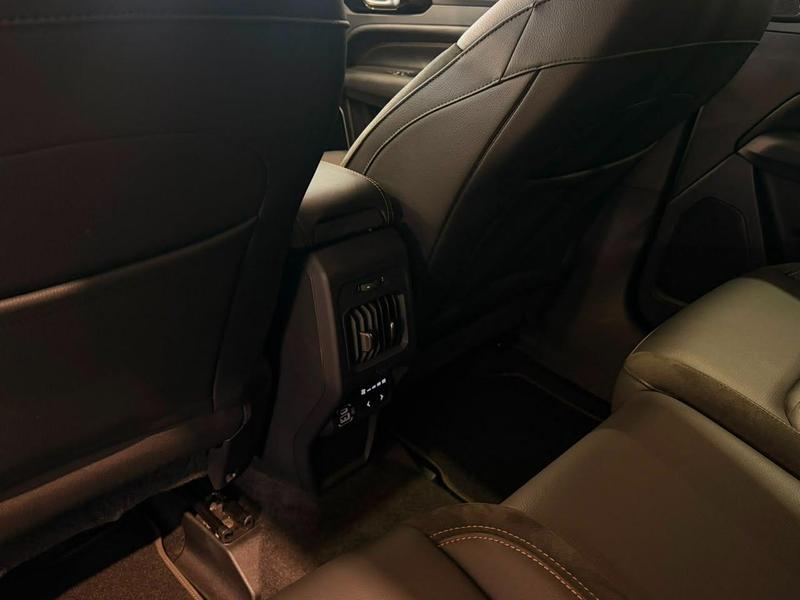 Jeep Commander Lim T - foto 15