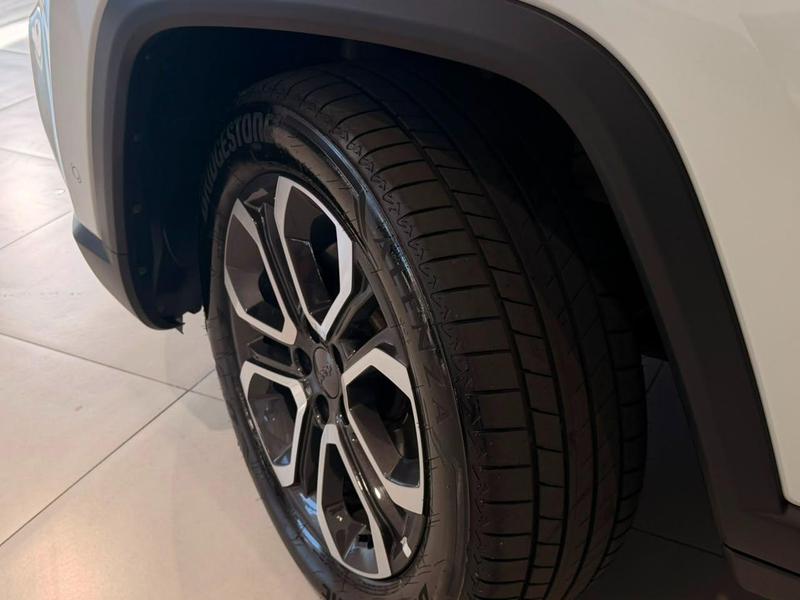 Jeep Commander Lim T - foto 7
