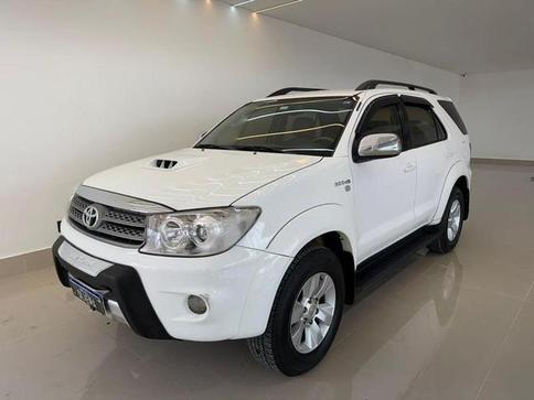 TOYOTA HILUXSW4 SRV4X4