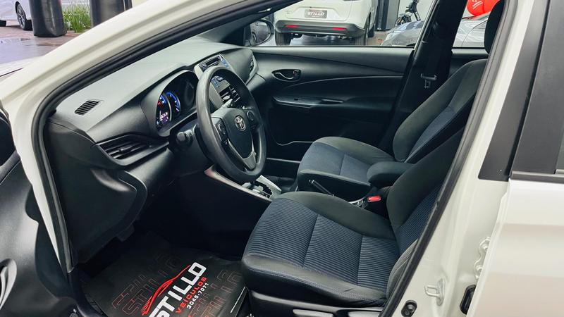Toyota Yaris Hatch Xl 13 Automático - foto 4