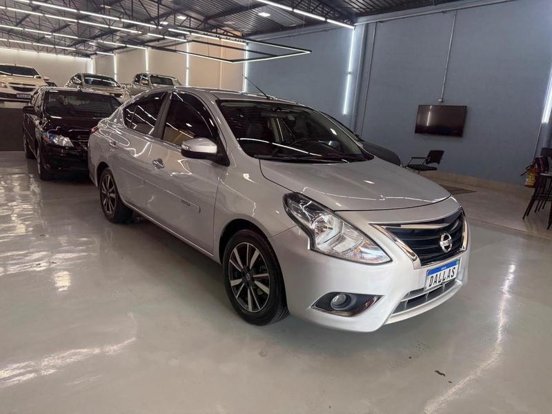 Nissan Versa 16sl CVT - foto 2