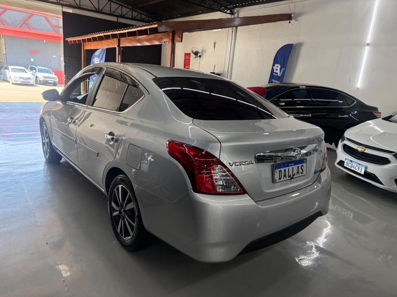 Nissan Versa 16sl CVT - foto 5