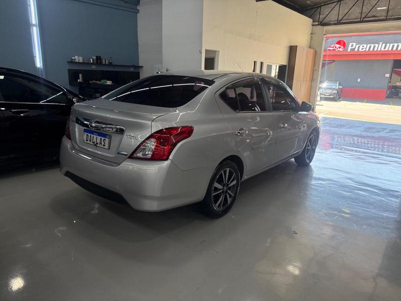 Nissan Versa 16sl CVT - foto 6