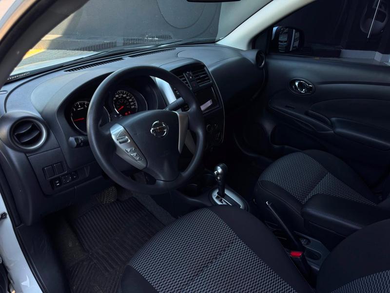 Nissan Versa 16sv CVT - foto 13