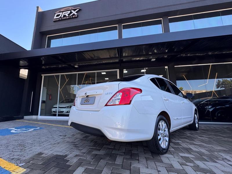 Nissan Versa 16sv CVT - foto 2