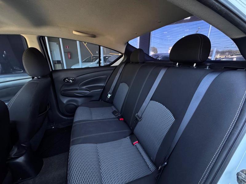 Nissan Versa 16sv CVT - foto 3