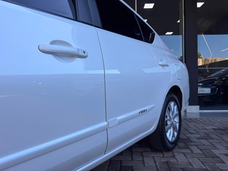 Nissan Versa 16sv CVT - foto 5