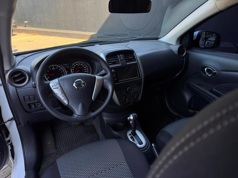Nissan Versa 16sv CVT - foto 10